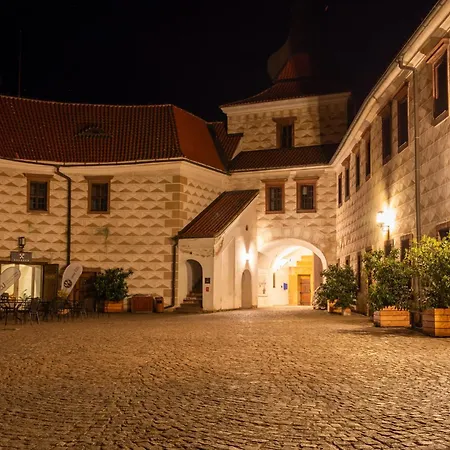 Zamek V Kostelci Nad Cernymi Lesy Kostelec nad Cernymi Lesy