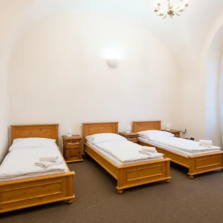 Zamek V Kostelci Nad Cernymi Lesy