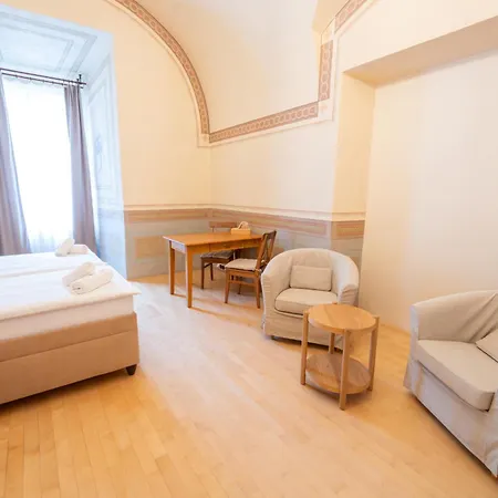 Zamek V Kostelci Nad Cernymi Lesy Maison d'hôtes