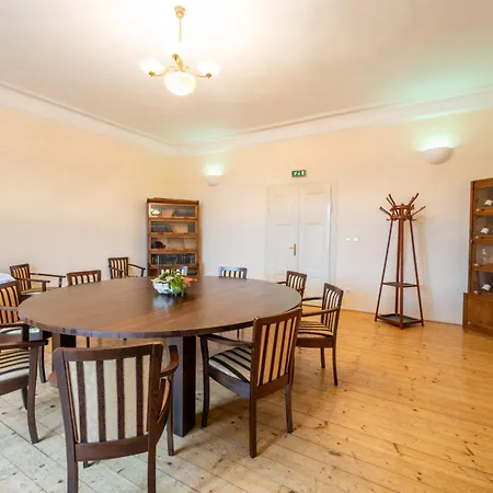 Maison d'hôtes Zamek V Kostelci Nad Cernymi Lesy *