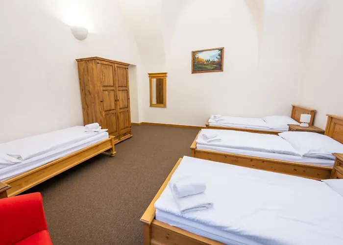Zamek V Kostelci Nad Cernymi Lesy Vendégház Kostelec nad Černými Lesy