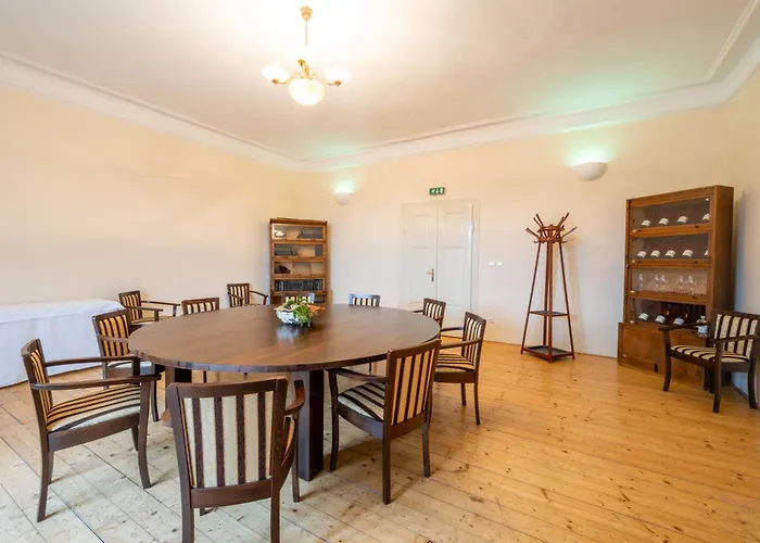 Maison d'hôtes Zamek V Kostelci Nad Cernymi Lesy *